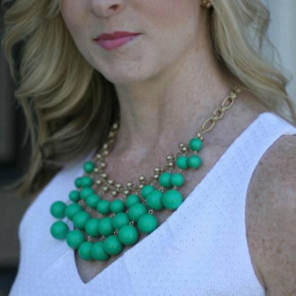 STELLA & DOT • Kelly Green Jolie Statement Necklace - Picture 4 of 9